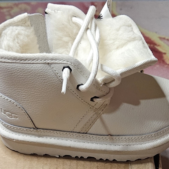 UGGS (TODDLER)(NUMEL2 (LNWOT) - Picture 7 of 10